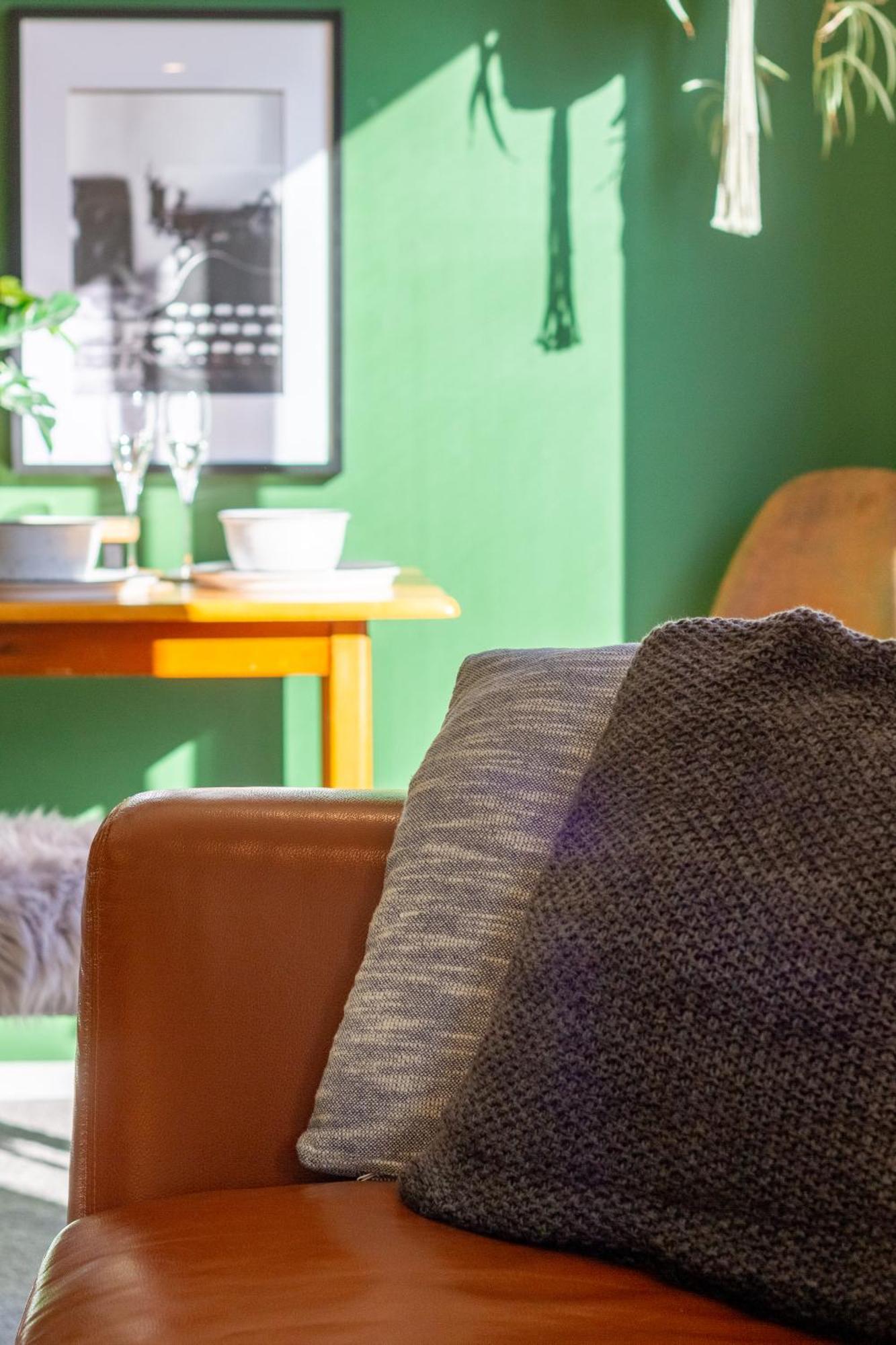 Gorgeous In Green - 2 Bed Central Oasis W/King Bed Christchurch Eksteriør billede