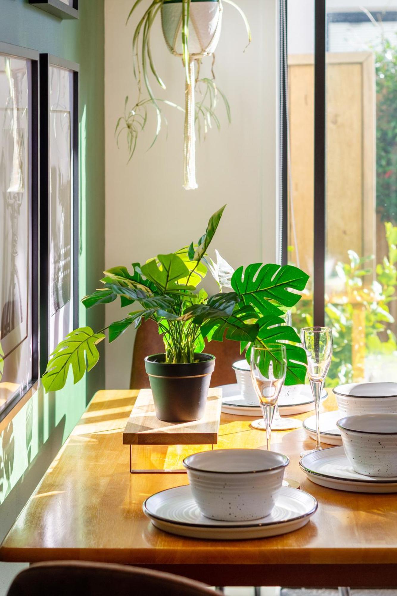 Gorgeous In Green - 2 Bed Central Oasis W/King Bed Christchurch Eksteriør billede